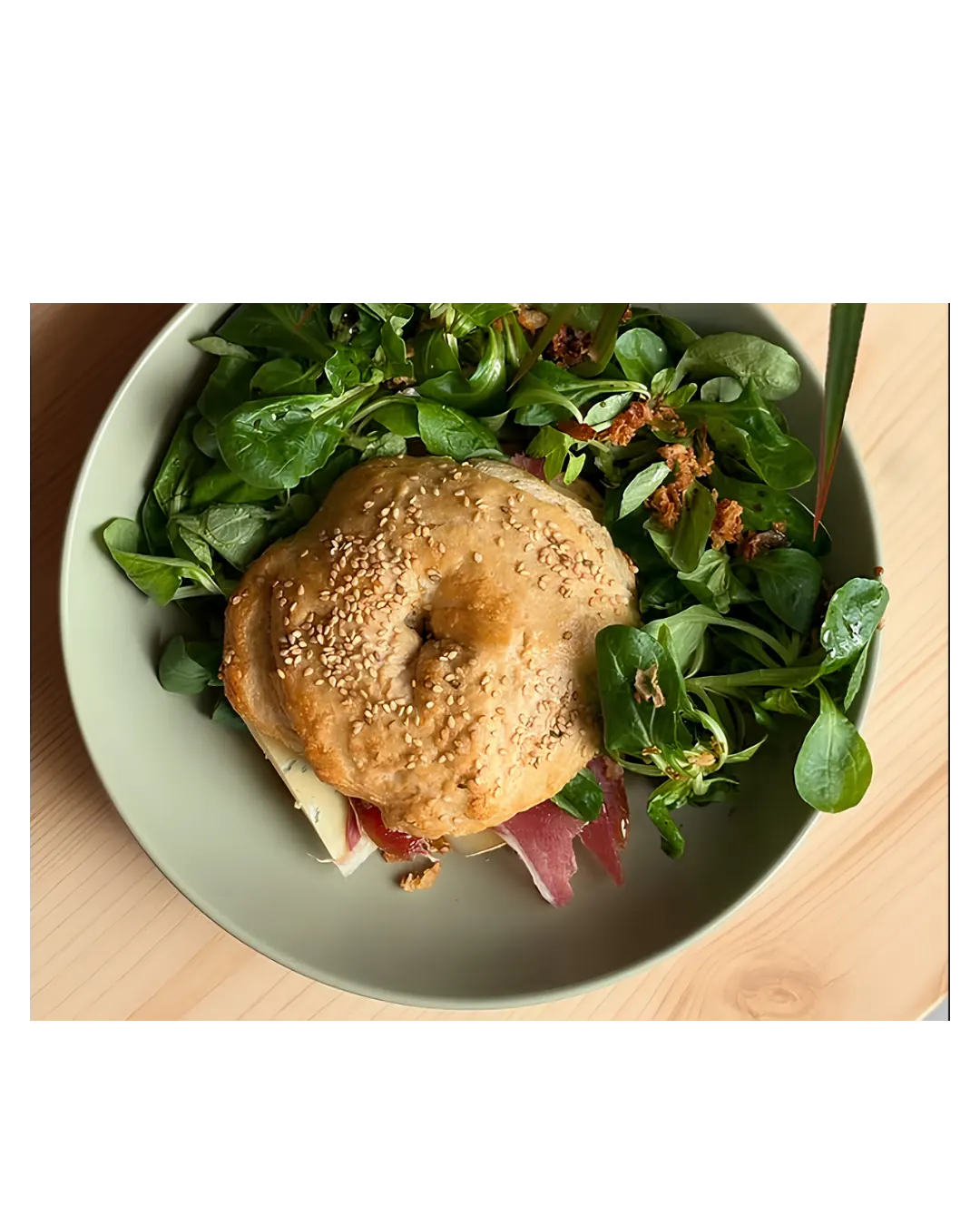 Assiette saisonnière dressée avec soin
